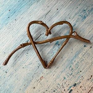 Antiqued brass grapevine-like rustic heart pin